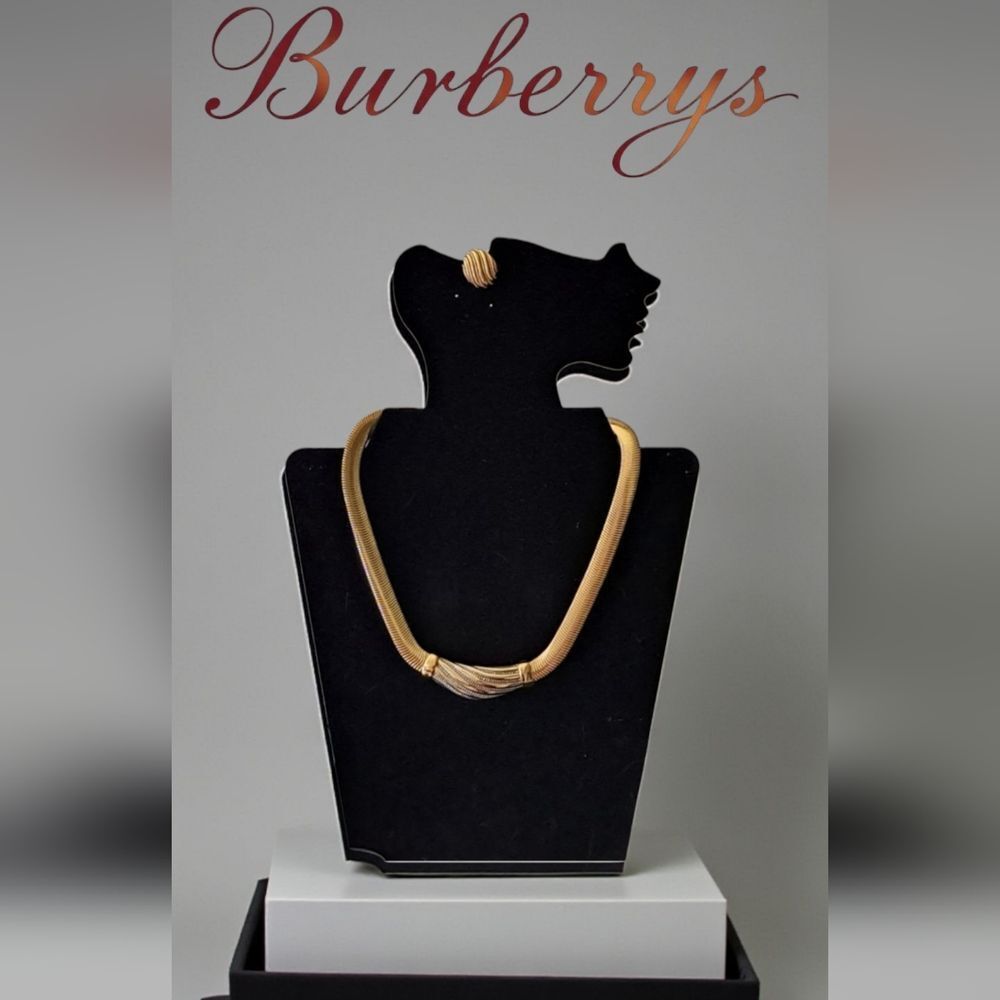 BURBERRYS Vintage Gold Tone Necklace And Earrings SET - Picture 8 of 8